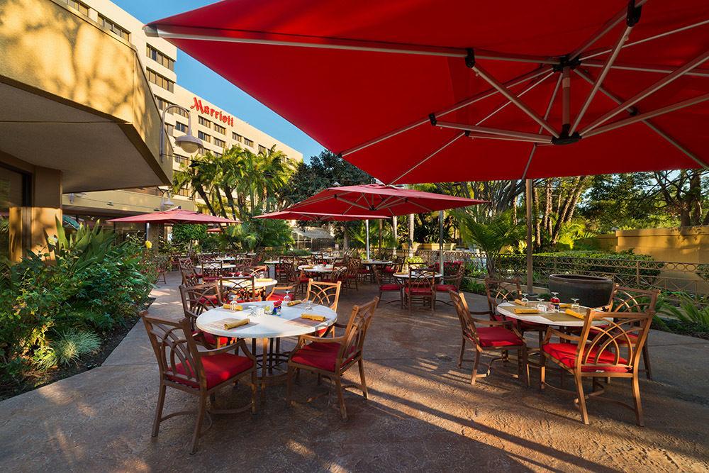 Long Beach Marriott Экстерьер фото