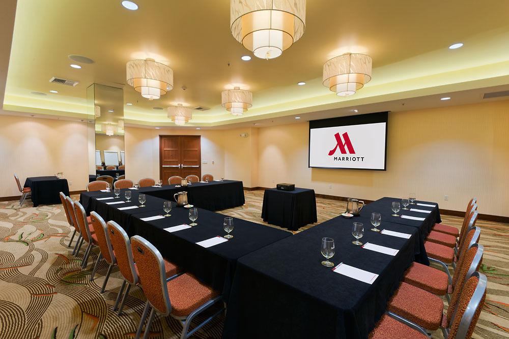 Long Beach Marriott Экстерьер фото