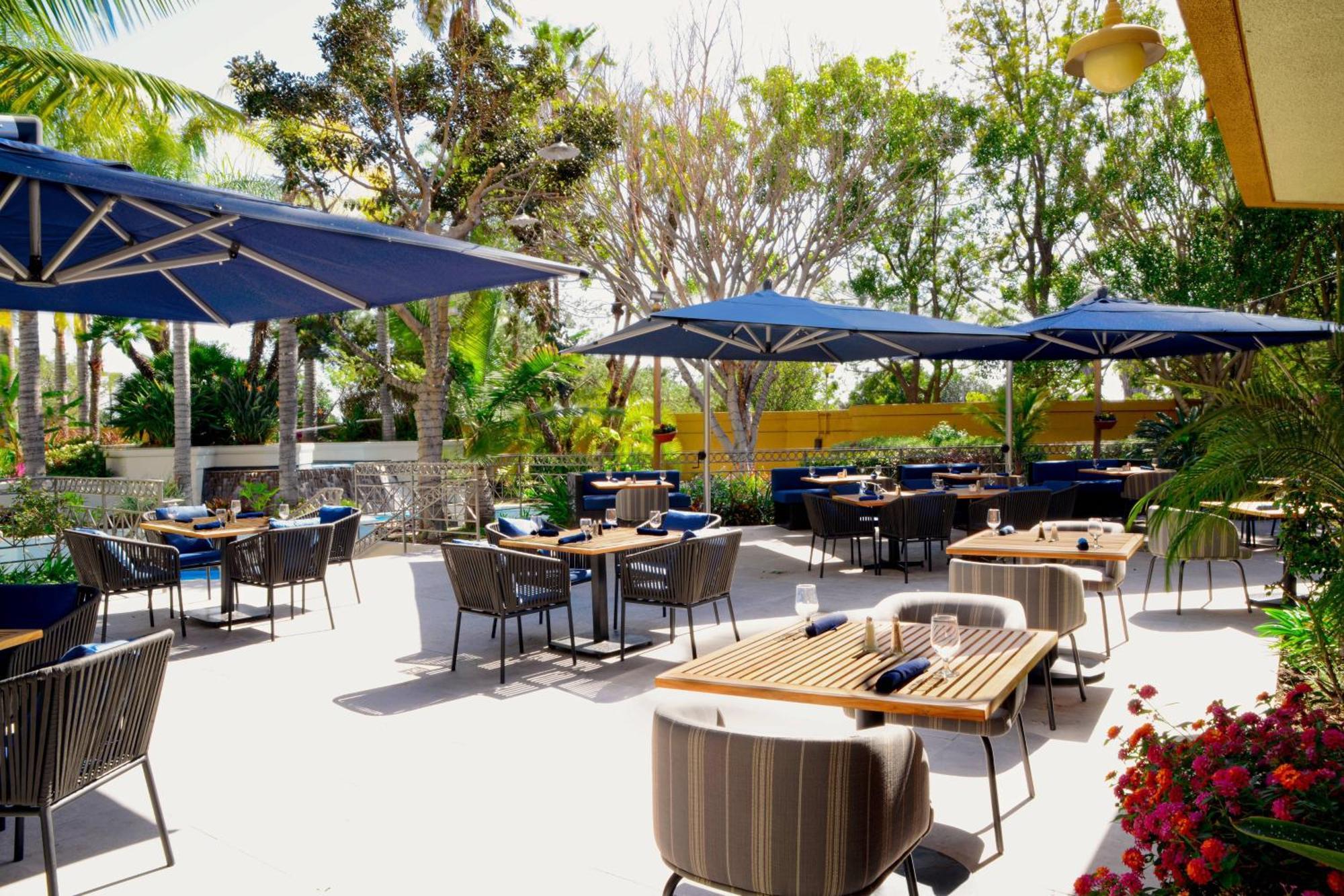 Long Beach Marriott Экстерьер фото