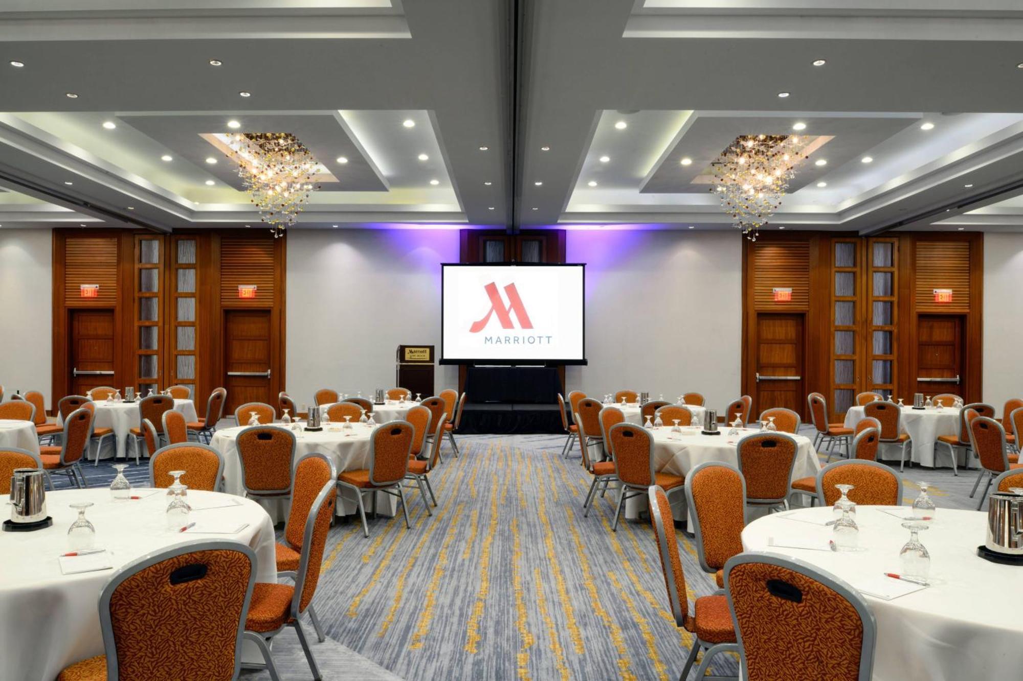 Long Beach Marriott Экстерьер фото
