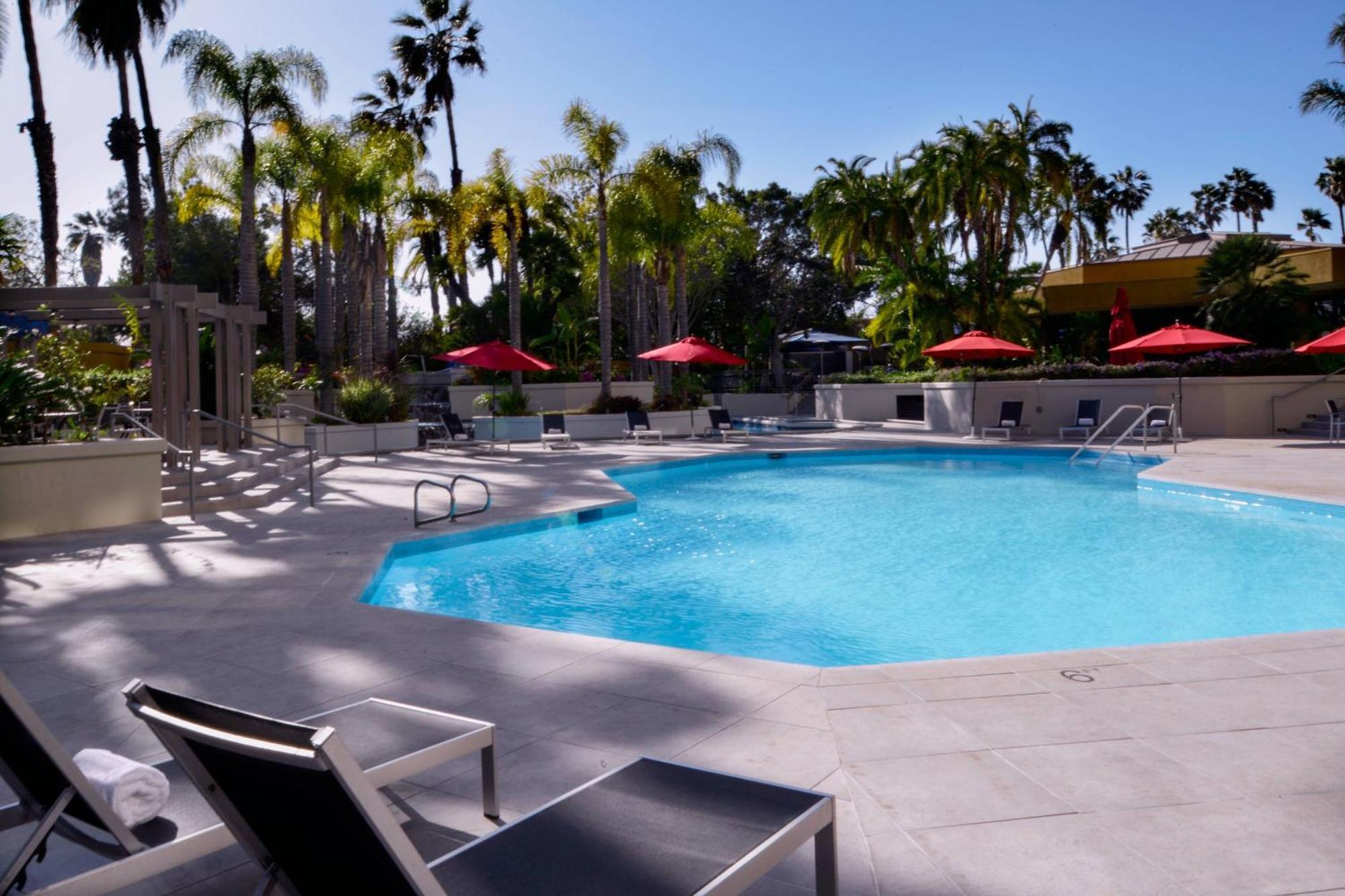 Long Beach Marriott Экстерьер фото