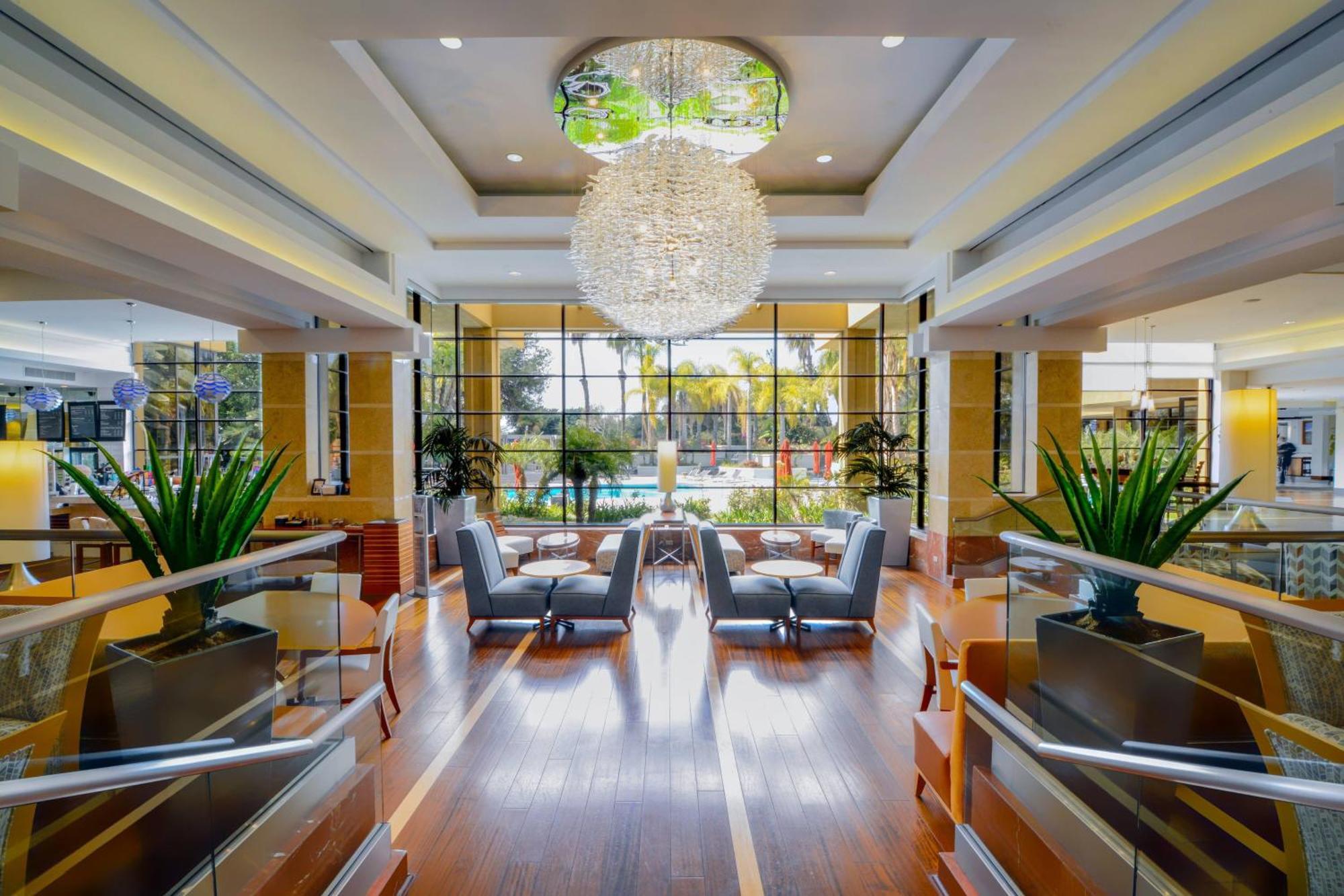 Long Beach Marriott Экстерьер фото