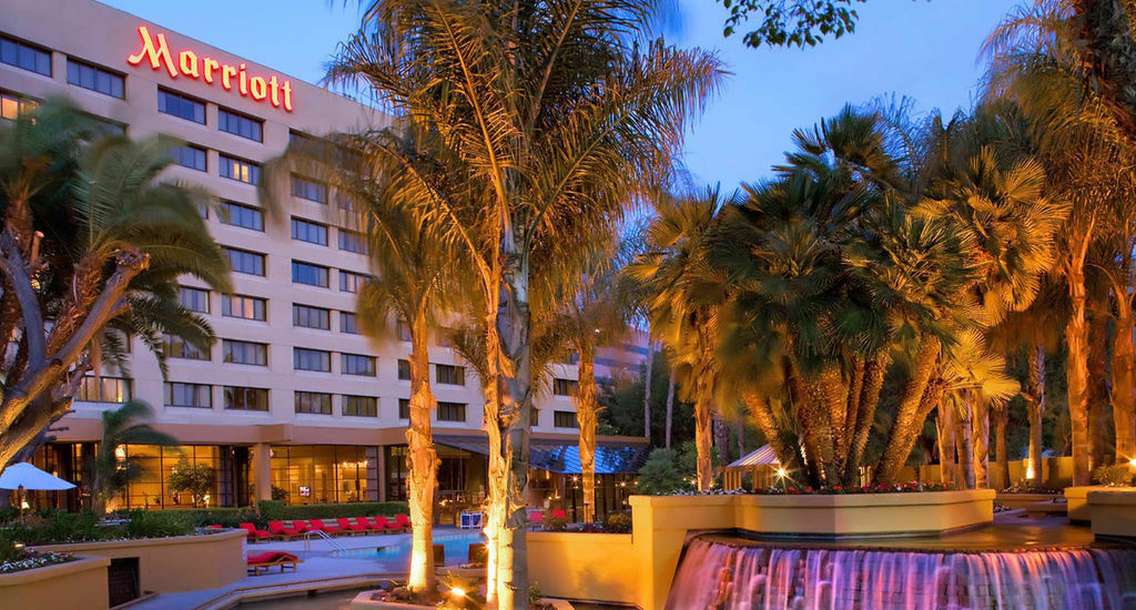 Long Beach Marriott Экстерьер фото
