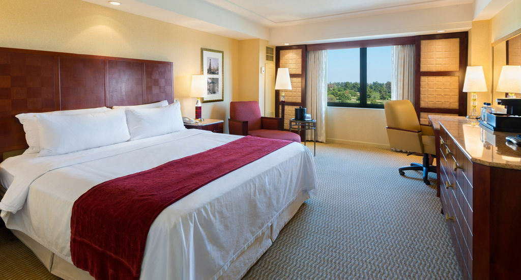 Long Beach Marriott Экстерьер фото
