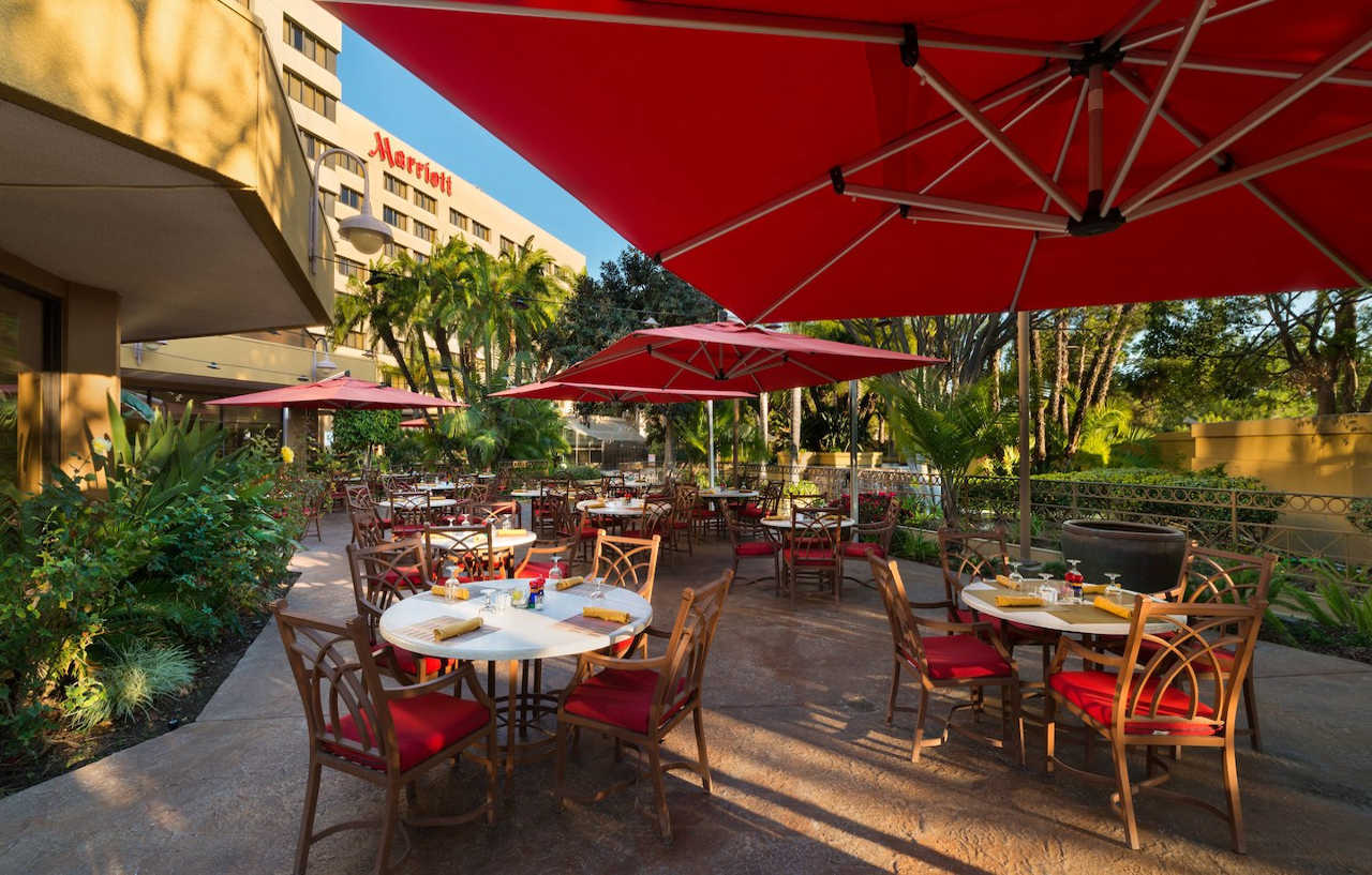 Long Beach Marriott Экстерьер фото